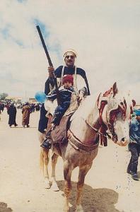 FRENDA CAVALIER SUR UN PUR SANG ARABE